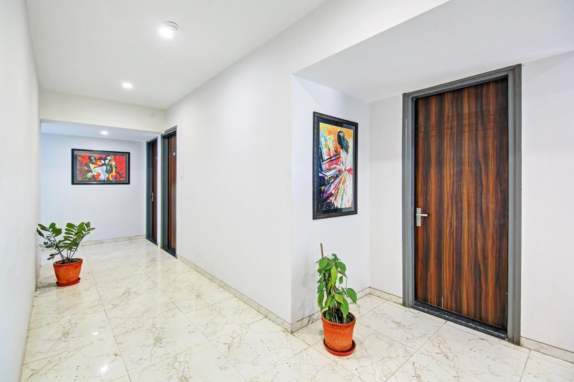Super Townhouse Geetanjali Inn غورغاون المظهر الخارجي الصورة