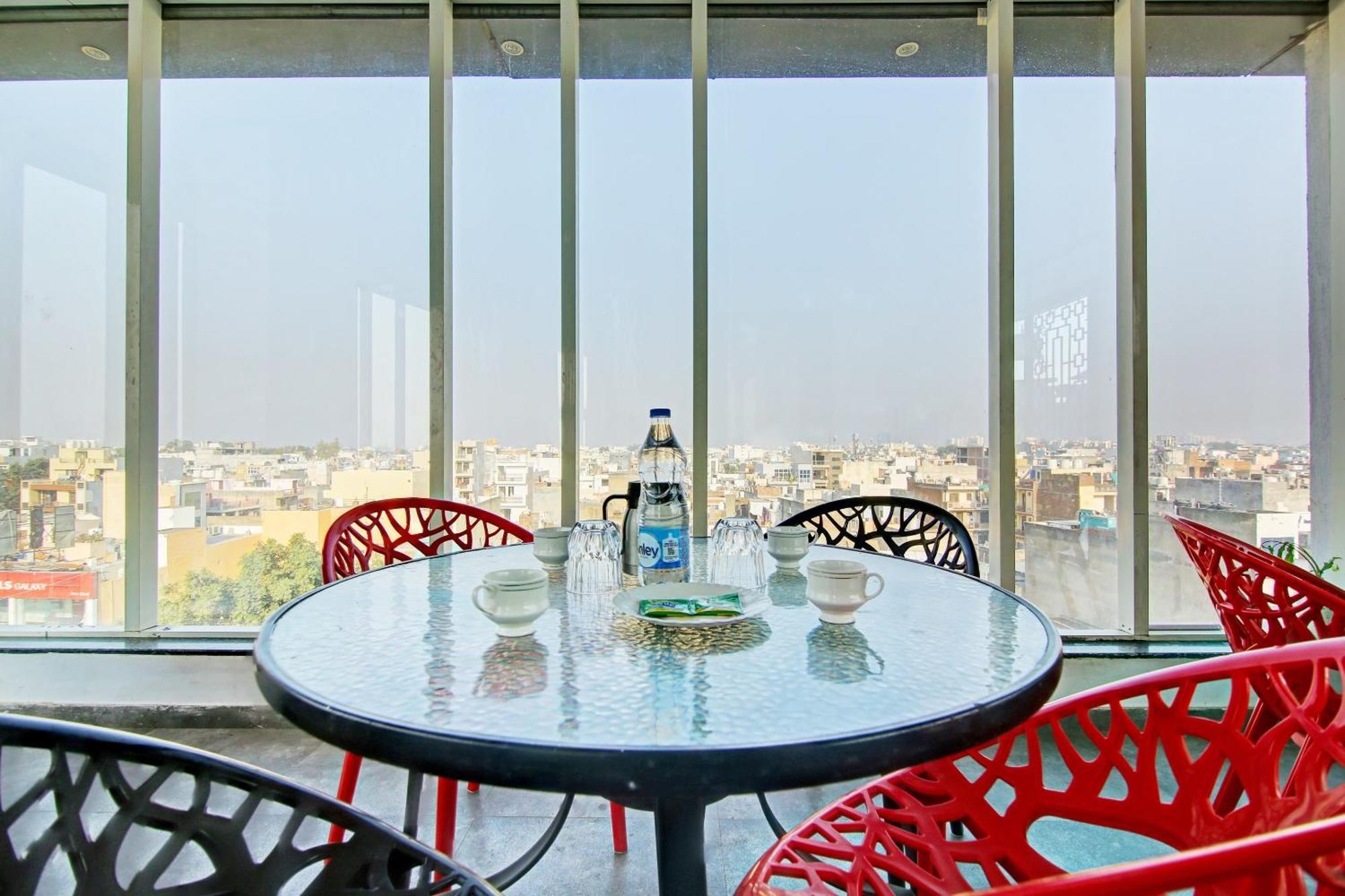 Super Townhouse Geetanjali Inn غورغاون المظهر الخارجي الصورة