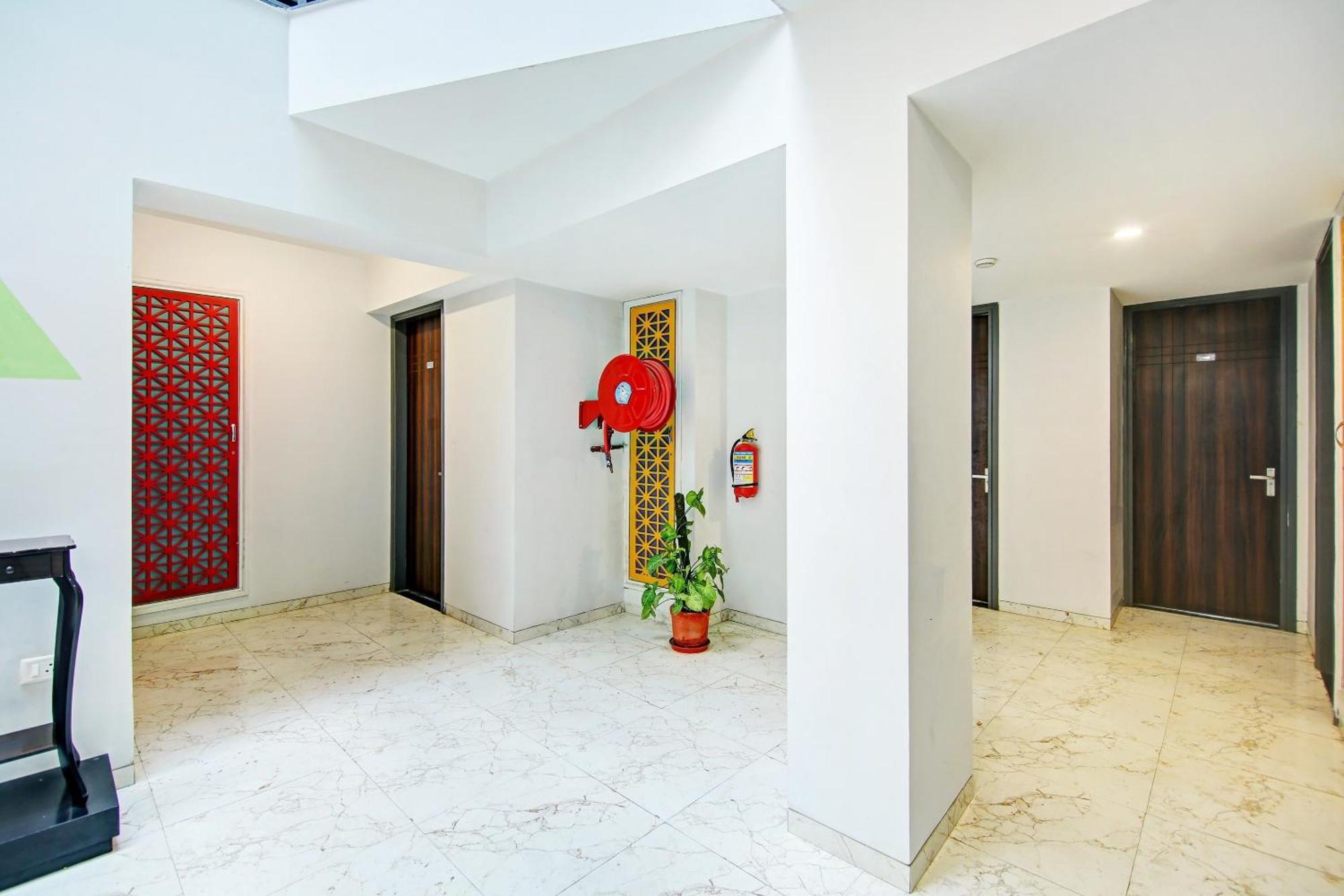 Super Townhouse Geetanjali Inn غورغاون المظهر الخارجي الصورة